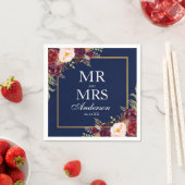 Mr. and Mrs Burgundy Floral Blue Gold Wedding Serviette (Beispiel)