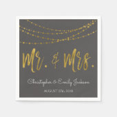 Mr. and Mrs. Charcoal and Gold Foil String Lights Serviette (Vorderseite)
