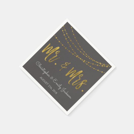 Mr. and Mrs. Charcoal and Gold Foil String Lights Serviette (Ecke)