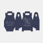 Mr. And Mrs. Elegant Script Navy Blue Wedding Geschenkschachtel (Ungefaltet)