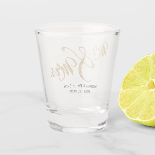 Mr. and Mrs Gold Glitzer Gastgeschenk Hochzeit Gif Schnapsglas (Rückseite)