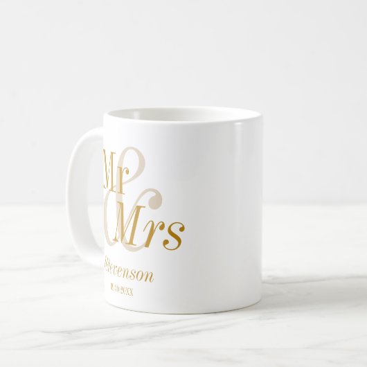 Mr. and Mrs Gold Script Wedding Gift Kaffeetasse (Vorderseite Links)