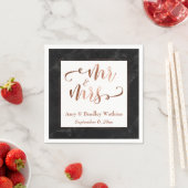 "Mr. and Mrs." Imitate Copper Script über Black Ma Serviette (Beispiel)