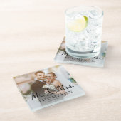 Mr. And Mrs Minimalistisch Elegant Niedlich Weddin Glasuntersetzer (Schrägansicht)