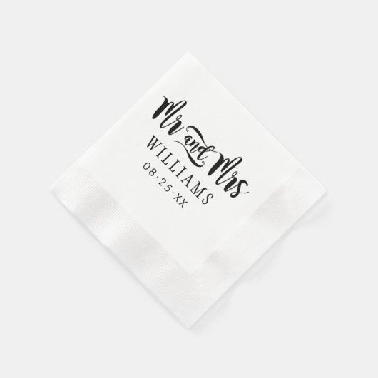 Mr. and Mrs Modern Black Handwriting Script Weddin Serviette (Ecke)