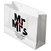 Mr. and Mrs Modern Personalisiert Black and Red Große Geschenktüte (Vorderseite Schrägansicht)