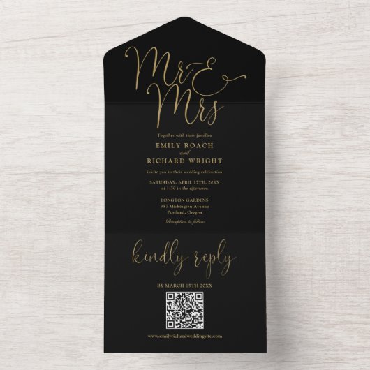 Mr. and Mrs Modern QR Code Black and Gold Wedding All In One Einladung (Innen Boden)