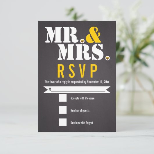 Mr. and Mrs Modern typography black, gelb UAWG RSVP Karte (Stehend Vorderseite)