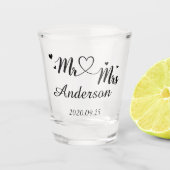 Mr and Mrs - Name - Weddind date Schnapsglas (Vorderseite)