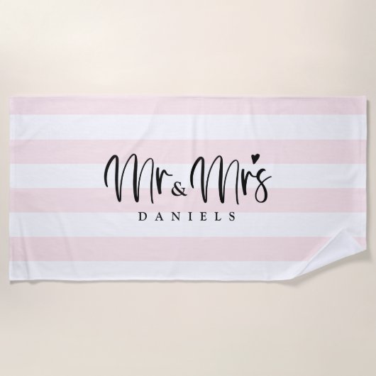 Mr and Mrs Newlyweds Personalized Strandtuch (Vorderseite)