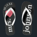 Mr. and Mrs. Personalisiert Honeymoon with Heart Badesandalen<br><div class="desc">Ein perfektes Design für eine Hochzeit am Strand oder für die Hochzeitsreise. Ändern Sie die Frau zu Herrn,  um ein Koordinierungspaar zu machen.</div>
