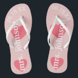 Mr. and Mrs. Personalisiert Honeymoon with Heart Badesandalen<br><div class="desc">Blush Pink - Ein perfektes Design für eine Hochzeit am Strand oder für die Hochzeitsreise. Ändern Sie die Frau zu Herrn,  um ein Koordinierungspaar zu machen.</div>