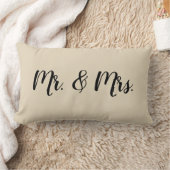 Mr. and Mrs. Script Bedroom Wedding Pillow Lendenkissen (Decke)