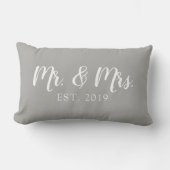 Mr. and Mrs. Script Established Wedding Pillow Lendenkissen (Vorderseite)