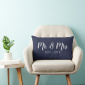 Mr. and Mrs. Script Established Wedding Pillow Lendenkissen (Stuhl )