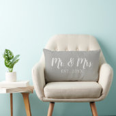Mr. and Mrs. Script Established Wedding Pillow Lendenkissen (Stuhl )