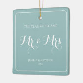 Mr. and Mrs Simple Minimalistisch Blue Newlywed Co Keramikornament (Links)