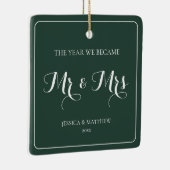 Mr. and Mrs Simple Minimalistisch Green Newlywed C Keramikornament (Rechts)