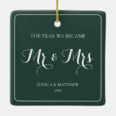 Mr. and Mrs Simple Minimalistisch Green Newlywed C Keramikornament (Rückseite)