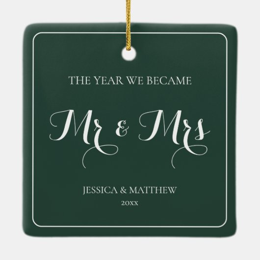 Mr. and Mrs Simple Minimalistisch Green Newlywed C Keramikornament (Rückseite)
