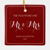 Mr. and Mrs Simple Minimalistisch Red Newlywed Cou Keramikornament (Vorderseite)