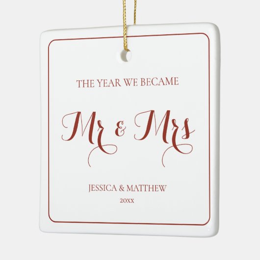 Mr. and Mrs Simple Minimalistisch Red Newlywed Cou Keramikornament (Links)