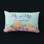 Mr. and Mrs Wedding Date Watercolor Blume Lendenkissen<br><div class="desc">Ein Hochzeitsdatum Gedenkkissen mit Raum, um Ihre Hochzeit zu personalisieren. In dem Text stehen Herr und Frau in einem extravaganten handgeschriebenen Schriftart. Das Design ist ein wunderschöner Blumenstrauß aus Aquarellblüten, der aus rosa Blume, lila Anemonen und orangefarbenen Tulpen besteht, die von grünen Blätter umgeben sind. Set auf einer weichen, minzgrünen...</div>