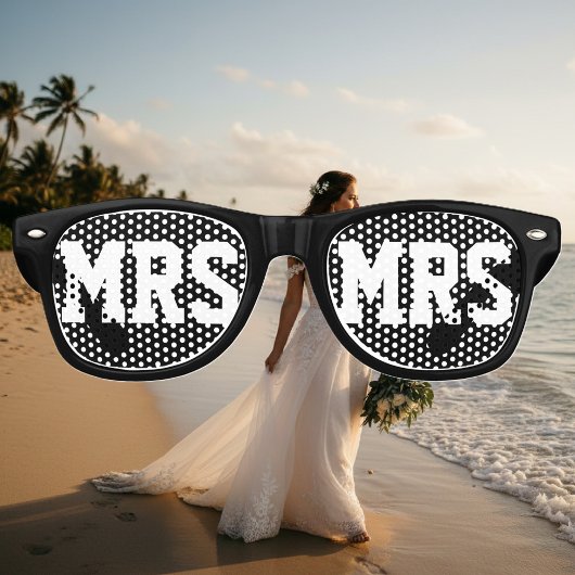 Mr. and Mrs. wedding party shades for new weds Sonnenbrille