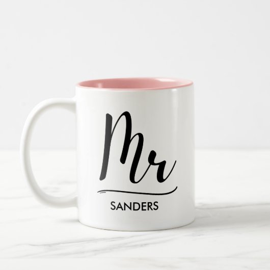 Mr Black Modern Script Monogram Boda Zweifarbige Tasse (Links)