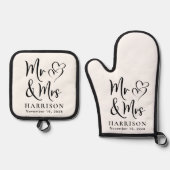 Mr. Hearts Monogram Wedding Ofenhandschuh & Topflappen-Set (Vorderseite)
