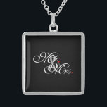 Mr. Husband und Mrs. Husband Ehefrau Seine neuen W Sterling Silberkette<br><div class="desc">Ein klassisches Monogramm für Mr. und Mrs. für neu geborene Paare etablierte Mama Papa Freundin oder Freund. Eine perfekte Geschenkidee in letzter Minute. Mr. und Mrs. Husband Ehefrau Seine Seiner Neuheit Weds auf eine maßgeschneiderte Geschenk zu tragen oder zu teilen. Verwenden Sie den Link "Nachricht", um uns mit Ihren speziellen...</div>