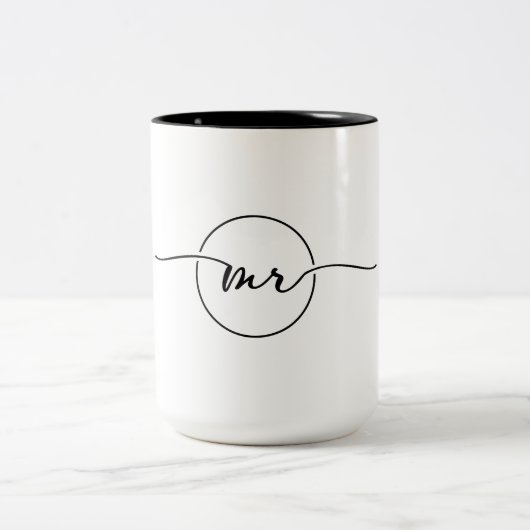 Mr in Elegance: Black Scripted Schriftart Kaffeema Zweifarbige Tasse (Mittel)