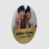 Mr & Mr. 1 Christmas Gold Damask Foto Ornament (Vorderseite)