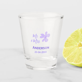 Mr & Mrs add family name date year wedding favor g Schnapsglas
