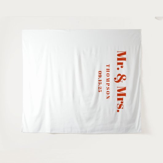 Mr. & Mrs. Bold Orange Typography Wedding Backdrop Wandteppich (Vorderseite (Horizontal))