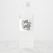 Mr & Mrs Bride Groom Just Married Wedding Black Wasserflaschenetikett (Vorderseite)