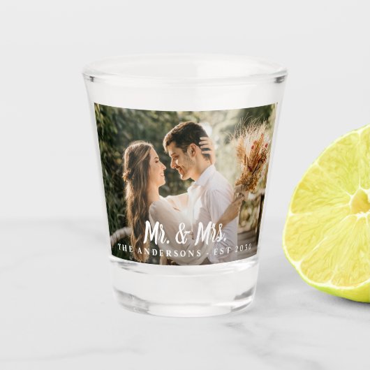 Mr & Mrs Custom Foto Moderne Hochzeit Schnapsglas (Vorderseite)