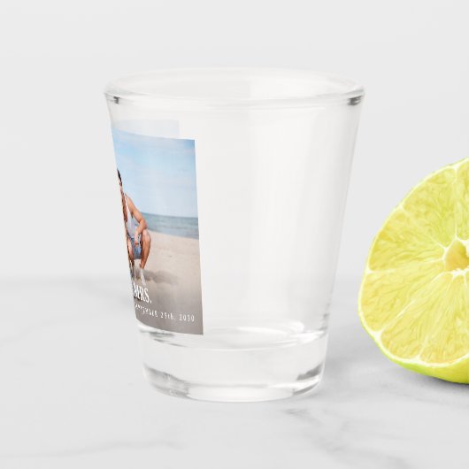 Mr & Mrs Custom Foto Neuer Name Datum Hochzeit Schnapsglas (Rechts)