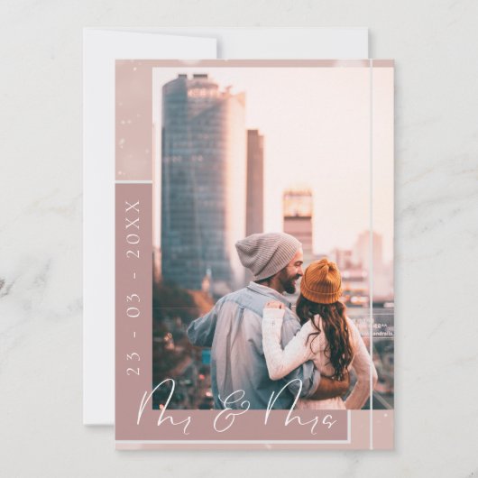 Mr & Mrs Dusty Pink White Script Foto Save The Date (Vorderseite)