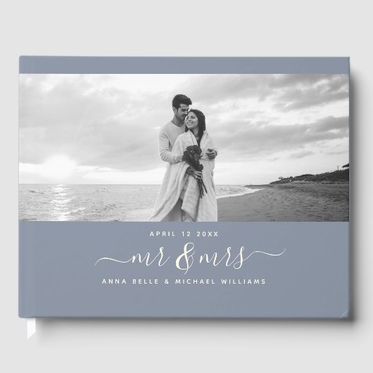 Mr & Mrs. Elegant Script Dusty Blue Foto Wedding Gästebuch (Vorderseite)
