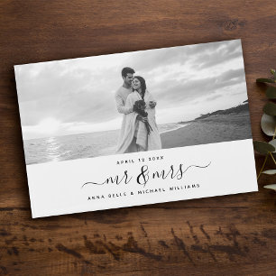 Mr & Mrs. Elegant Script Modernes Foto Hochzeit Gästebuch