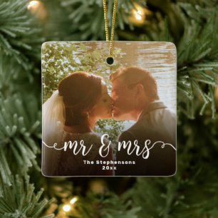 Mr & Mrs. Elegant Script Overlay Doppelseitiges Fo Keramikornament