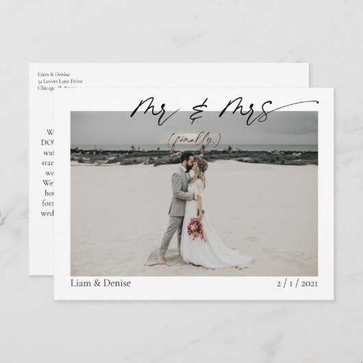 Mr & Mrs (endlich) Fun Script Hochzeitsankündigung Postkarte (Vorne/Hinten)