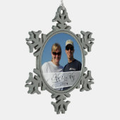 Mr & Mrs. First Christmas Foto Foto Schneeflocken Zinn-Ornament (Links)