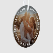 Mr & Mrs. First Christmas Simple Text Circle Foto Ornament (Vorderseite)