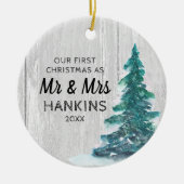 Mr & Mrs. First Christmas Verheiratet Rustic Pine  Keramik Ornament (Vorne)