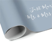 Mr. & Mrs. Just Married! Dusty Blue Wedding Geschenkpapier (Rolleneckpunkt)