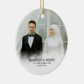 Mr. & Mrs. | Married & Merry First Christmas Photo Keramik Ornament (Rechts)
