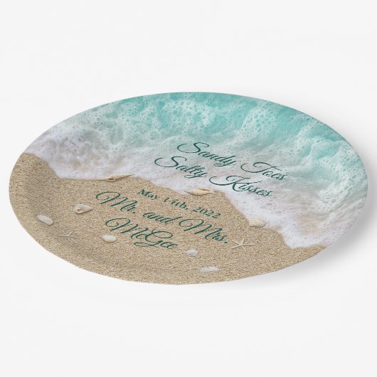 Mr & Mrs McGee 9" Round Paper Teller (Schrägansicht)