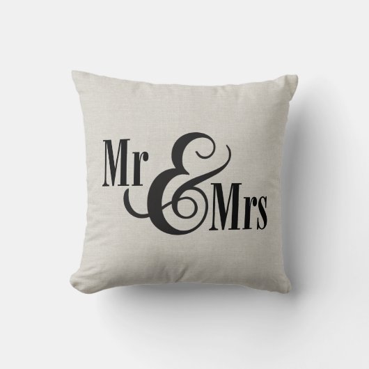 "Mr & Mrs." mit Nachname und Est Datum Kissen (Vorderseite)